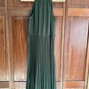 Elegant Green Sleeveless Dress